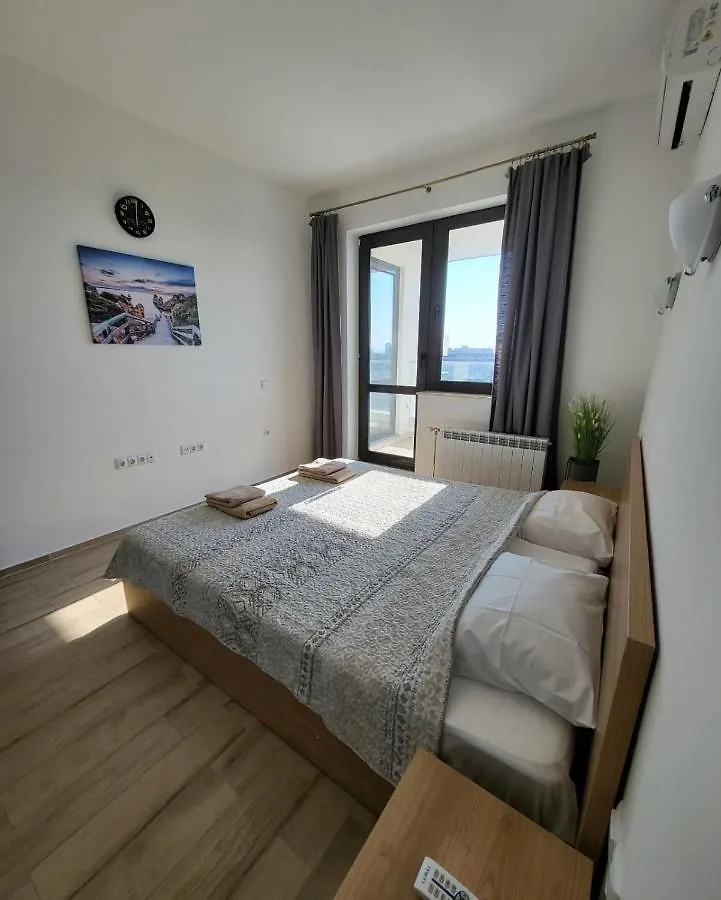 Apartment Lazur Flora Burgas